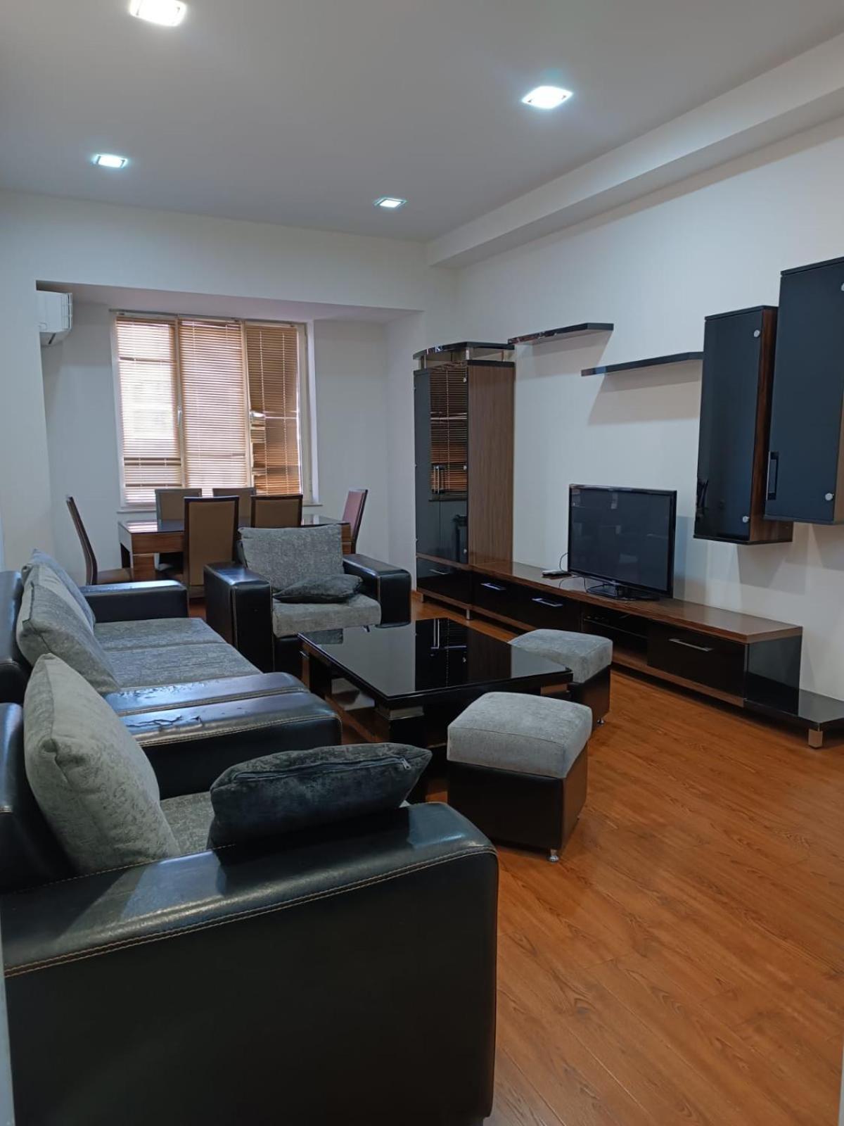 Rent Inn Yerevan On Buzand Street ภายนอก รูปภาพ