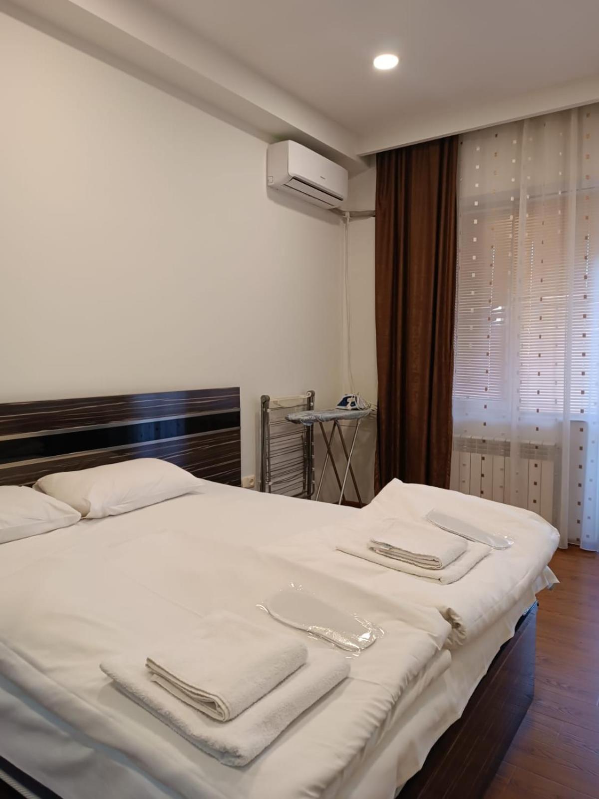 Rent Inn Yerevan On Buzand Street ภายนอก รูปภาพ